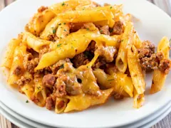 PENNE AL HUEVO (MACARRONES)