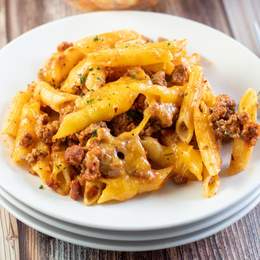 PENNE AL HUEVO (MACARRONES)